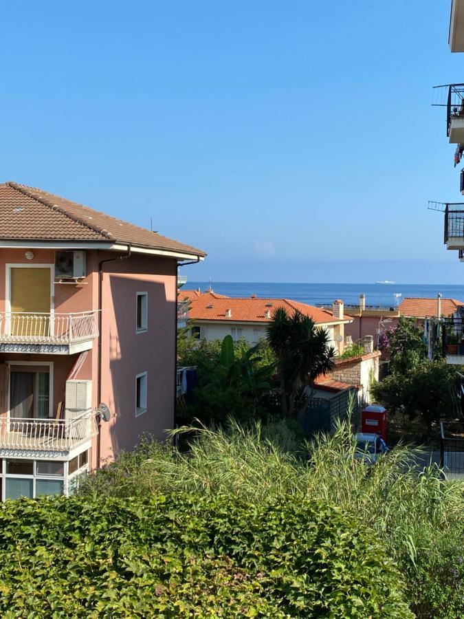 Appartamento Vicino Al Mare Con Parcheggio Riva Ligure Zewnętrze zdjęcie
